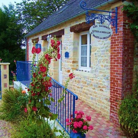 Gite Le Moulin Saint-Vaast-sur-Seulles Exteriér fotografie